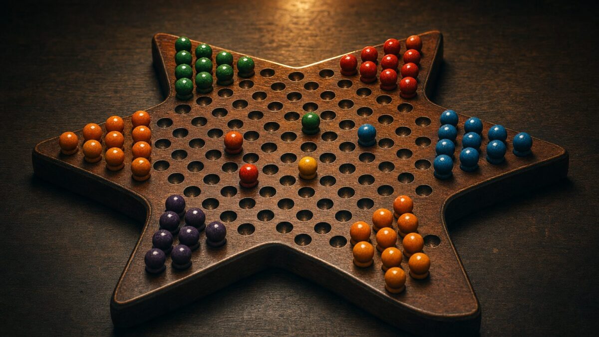 Sternhalma Brett mit bunten Spielsteinen